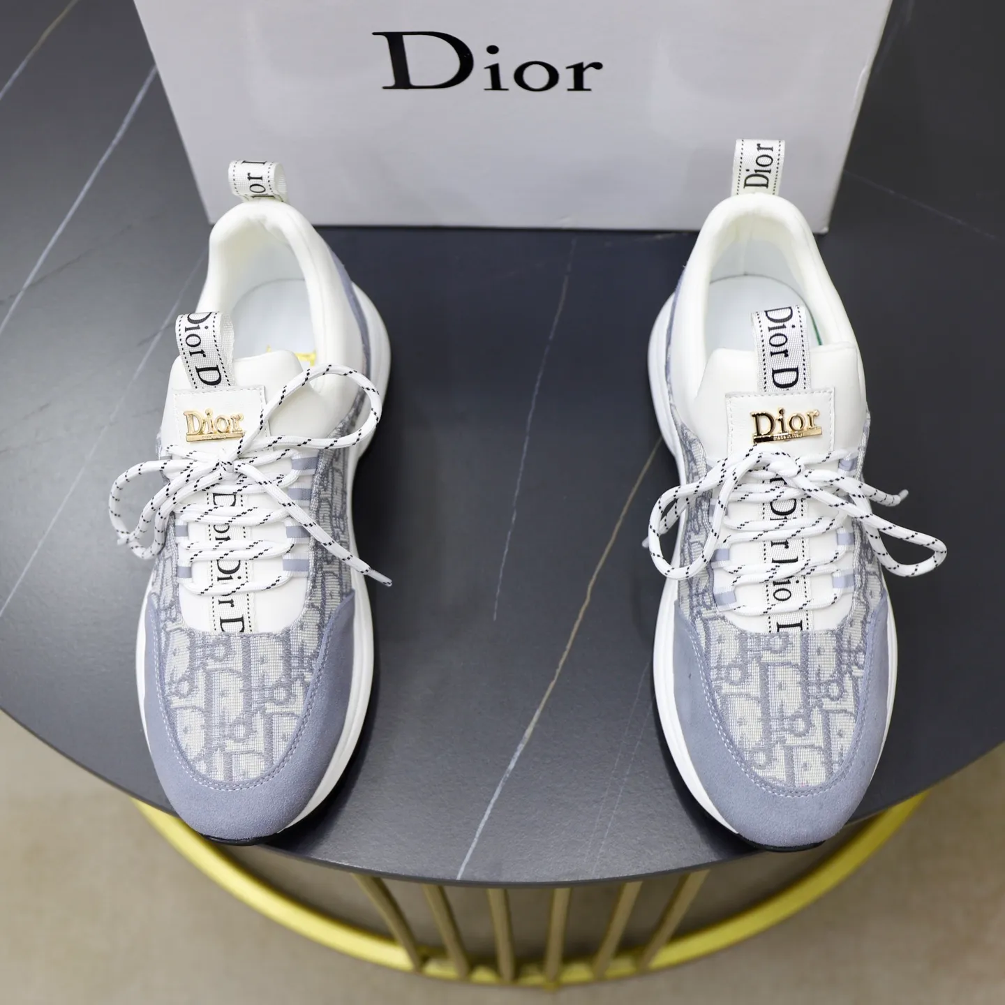 Ex-factory price: 440💰🙅‍♂️🙅‍♂️🙅‍♂️ Brand: Dior DIOR Standard code: 38-44 (45 customized) Grade: Same as the official website Material: Original material splicing Comfortable and breathable lining Lightweight and wear-resistant sports outsole Style category: Men's fashionable casual shoes Running sneakers Distinguished luxury brand elements Top luxury Color: actual picture color